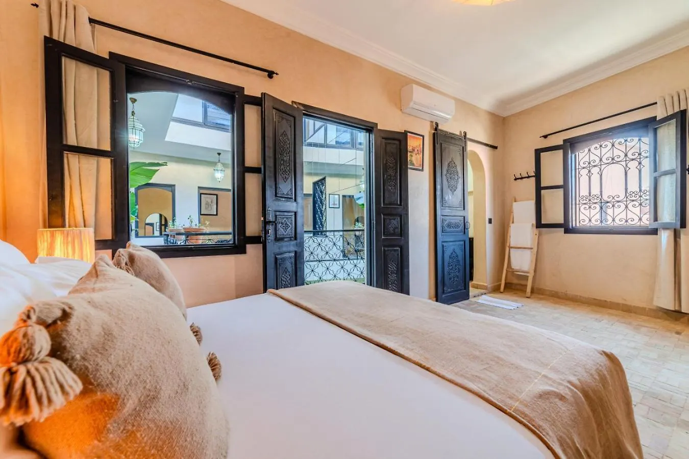 Riad Dar Davia - Jacuzzi Rooftop - Breakfast Marrakesh Morocco