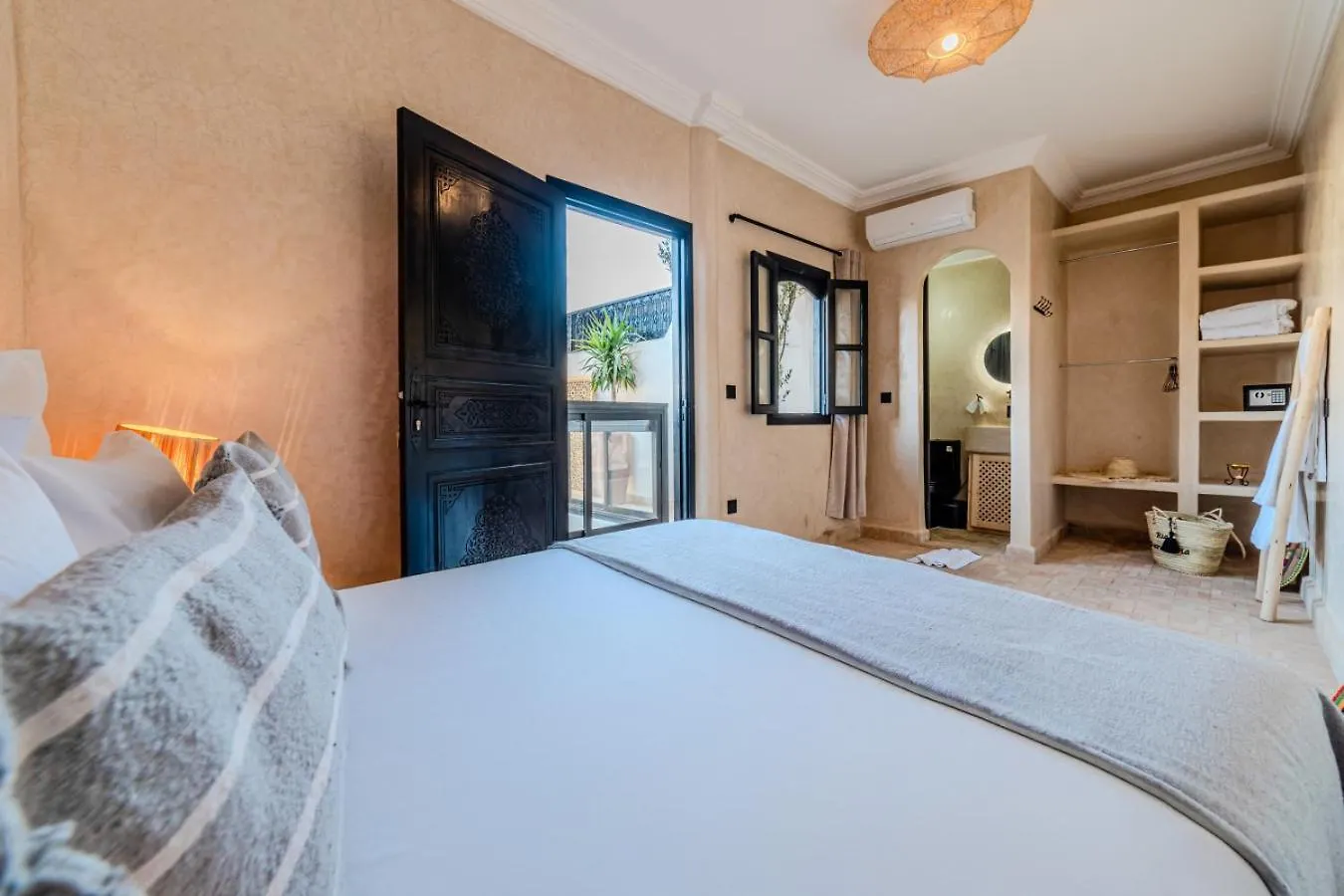 Riad Dar Davia - Jacuzzi Rooftop - Breakfast Marrakesh Morocco